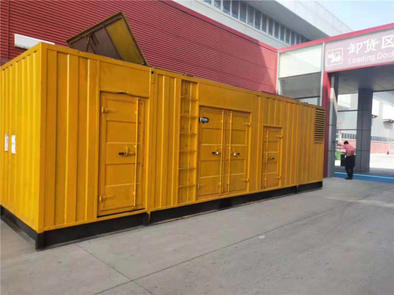 东城街道柴油发电机组预热机油时需要注意哪些安全事项？